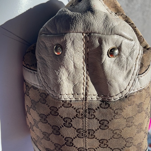 Beautiful Women’s authentic Gucci purse like new on inside no tears no rips - Picture 5 of 13